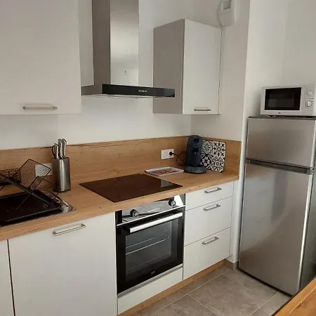 A Caseta Rdc Apartment *